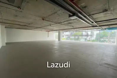 Ultra Luxury Retail Space in Khlong Tan Nuea
