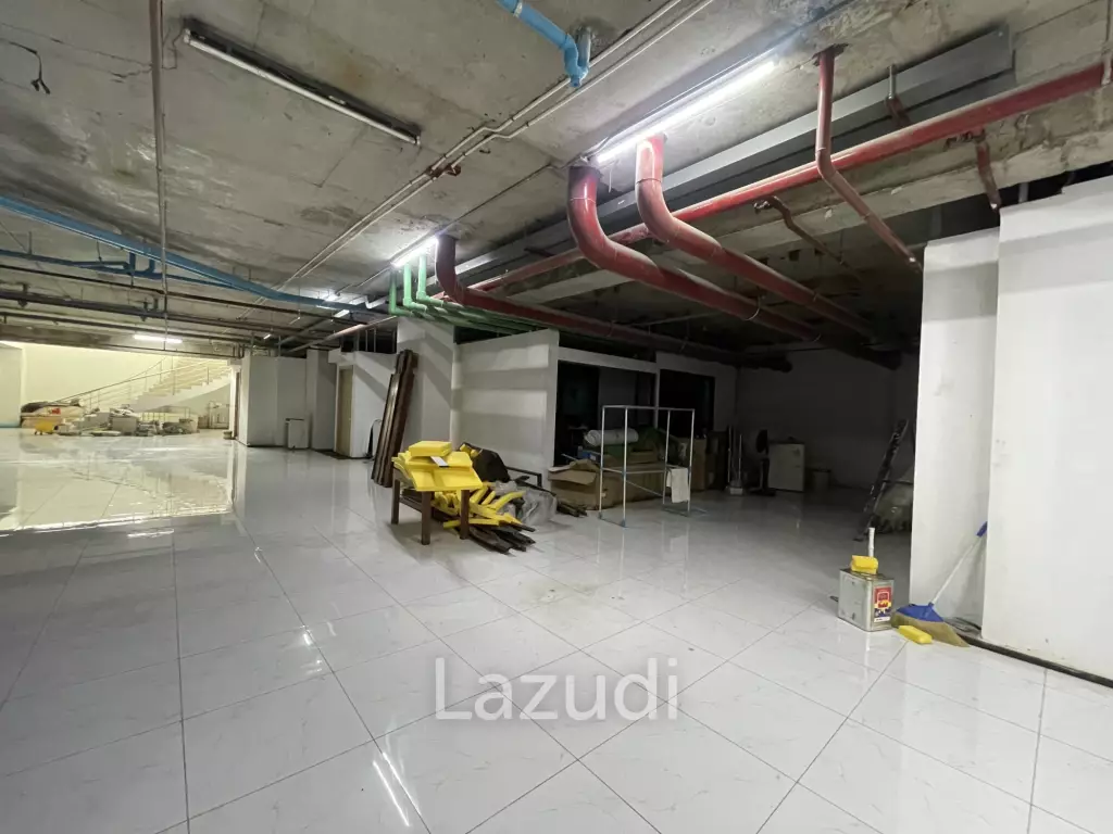 Ultra Luxury Retail Space Near Phromphong BTS Bangkok