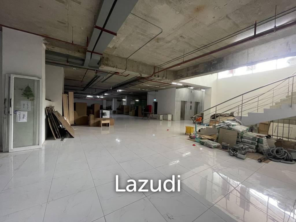 Ultra Luxury Retail Space Near Phromphong BTS Bangkok