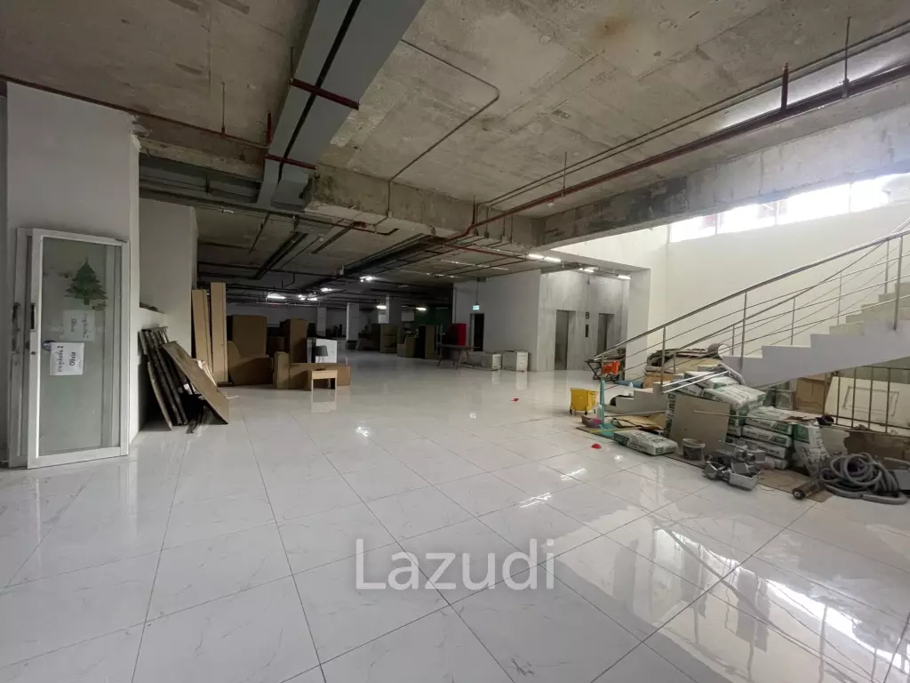 Ultra Luxury Retail Space Near Phromphong BTS Bangkok