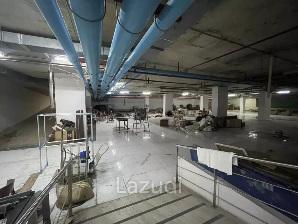 Ultra Luxury Retail Space Near Phromphong BTS Bangkok