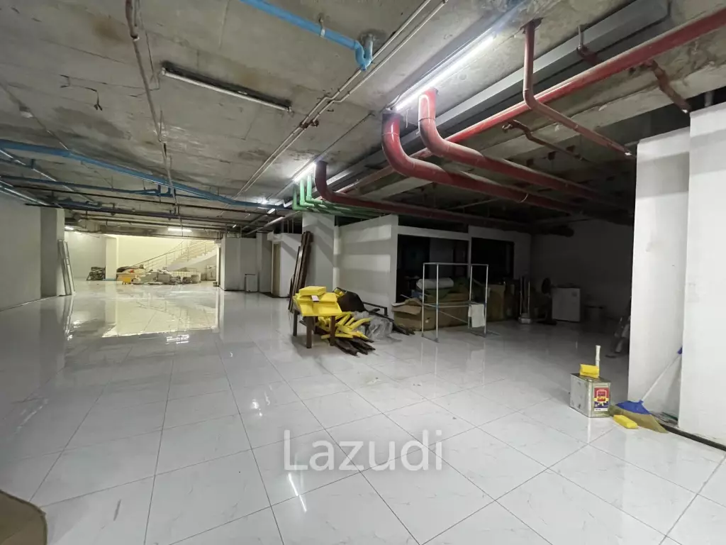 Ultra Luxury Retail Space Near Phromphong BTS Bangkok