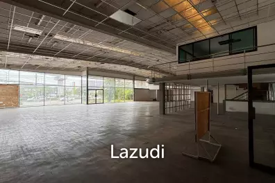 Showroom with workshop for rent in Srinakarin 34