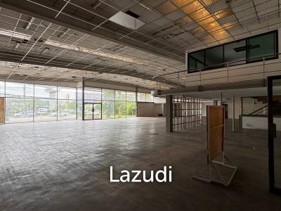 Showroom with workshop for rent in Srinakarin 34