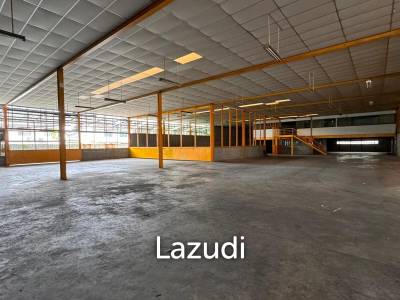 Showroom with workshop for rent in Srinakarin 34