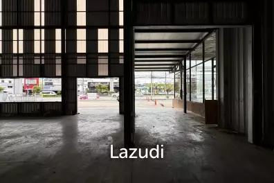 Showroom with workshop for rent in Srinakarin 34