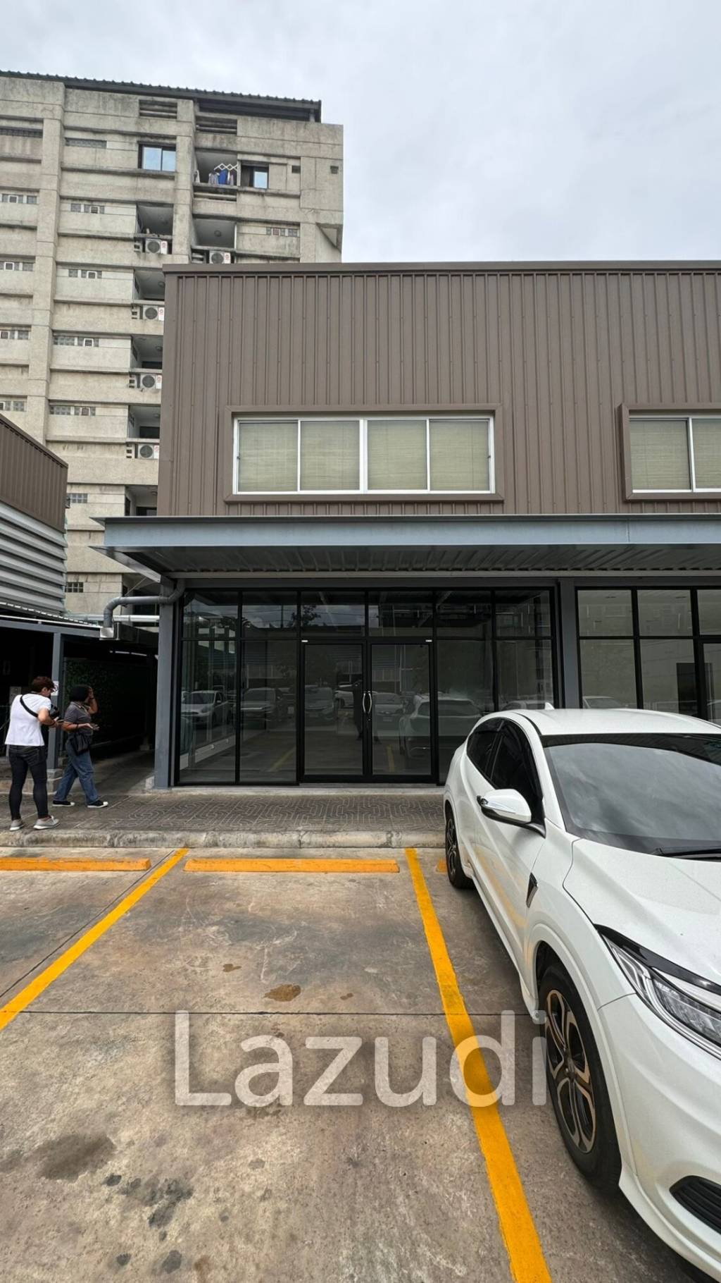 Premium Retail space for rent in Rama 4