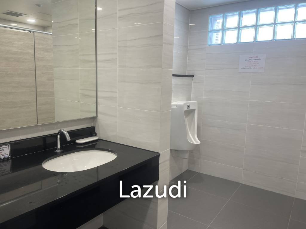 Luxurious Retail Space in Watthana with Prime Locations