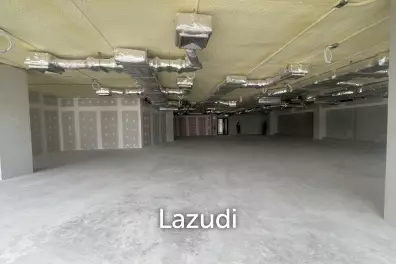 Luxurious Retail Space in Watthana with Prime Locations