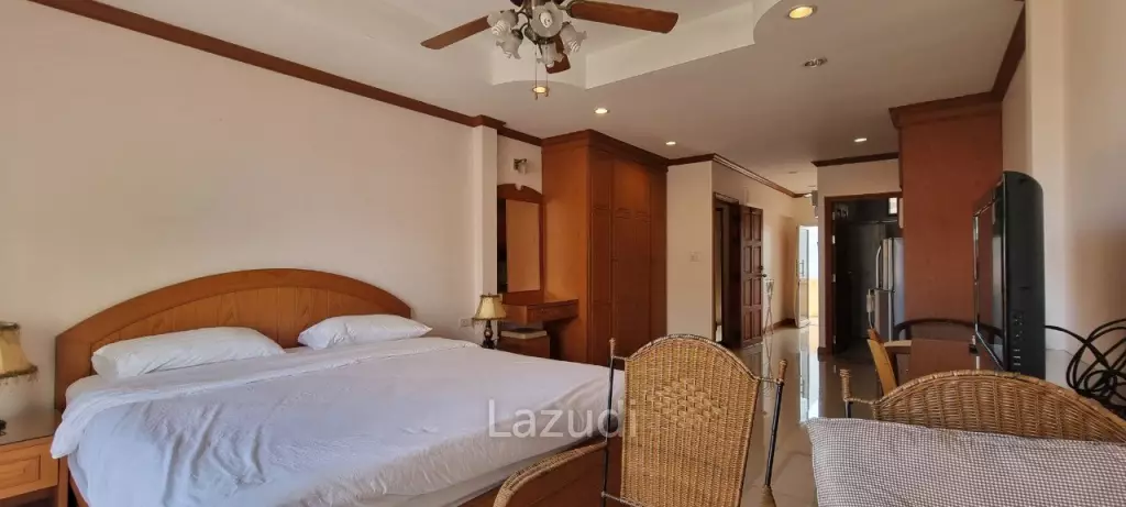 6 Rooms 8 Baths 316 SQ.M. Apartment in Pratumnak
