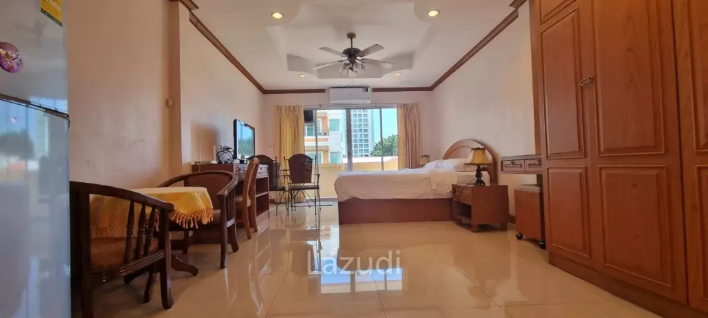 6 Rooms 8 Baths 316 SQ.M. Apartment in Pratumnak