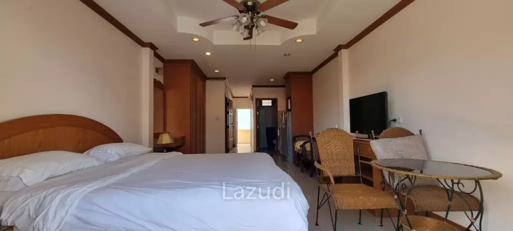 6 Rooms 8 Baths 316 SQ.M. Apartment in Pratumnak