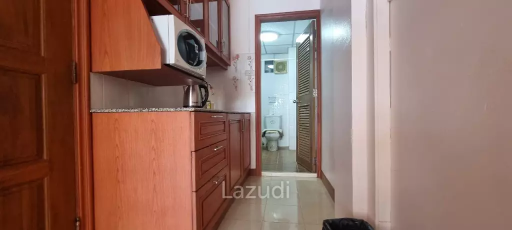 6 Rooms 8 Baths 316 SQ.M. Apartment in Pratumnak