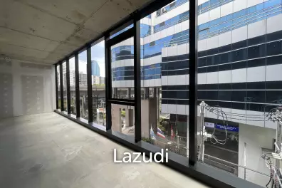 Ultra Luxury Retail Space in Khlong Tan Nuea Watthana