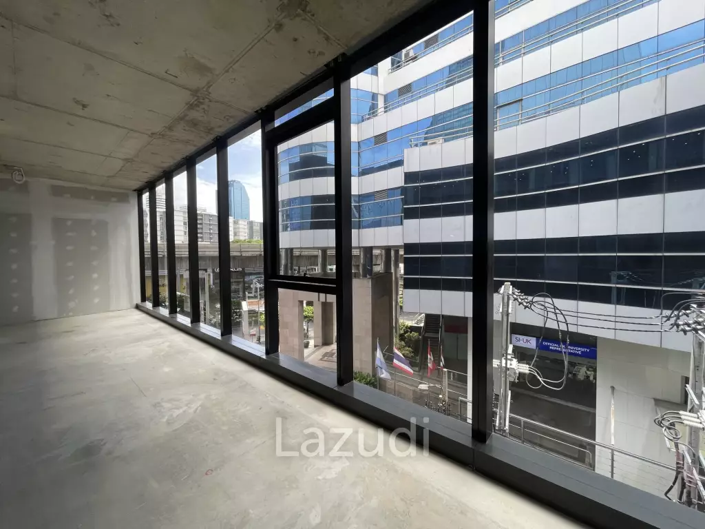 Ultra Luxury Retail Space in Khlong Tan Nuea Watthana