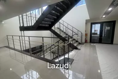 Ultra Luxury Retail Space in Khlong Tan Nuea Watthana