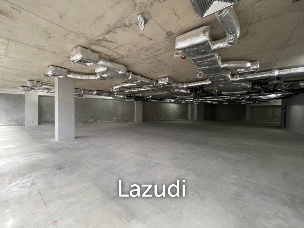Ultra Luxury Retail Space in Khlong Tan Nuea Watthana