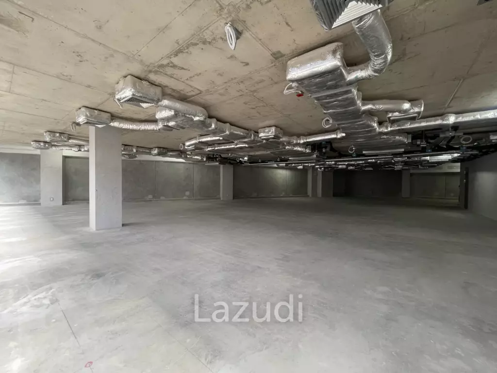 Ultra Luxury Retail Space in Khlong Tan Nuea Watthana