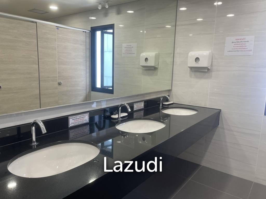 Ultra Luxury Retail Space in Khlong Tan Nuea Watthana