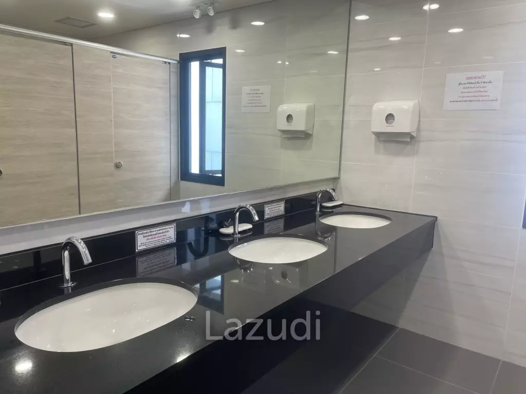 Ultra Luxury Retail Space in Khlong Tan Nuea Watthana