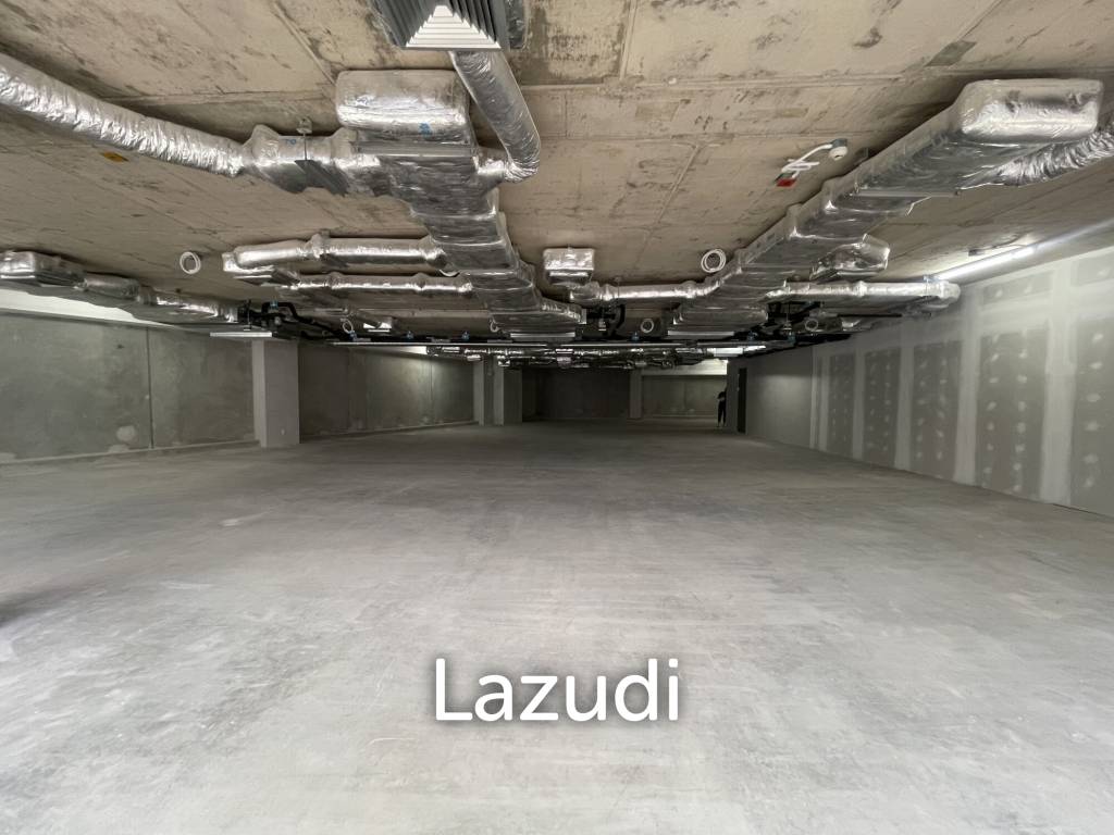 Ultra Luxury Retail Space in Khlong Tan Nuea Watthana