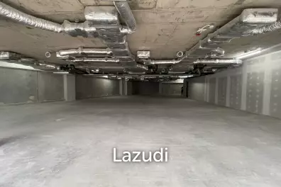 Ultra Luxury Retail Space in Khlong Tan Nuea Watthana