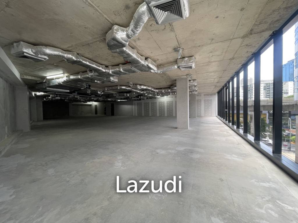 Ultra Luxury Retail Space in Khlong Tan Nuea Watthana