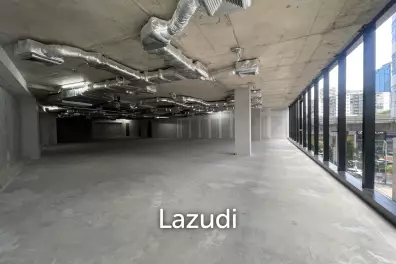 Ultra Luxury Retail Space in Khlong Tan Nuea Watthana