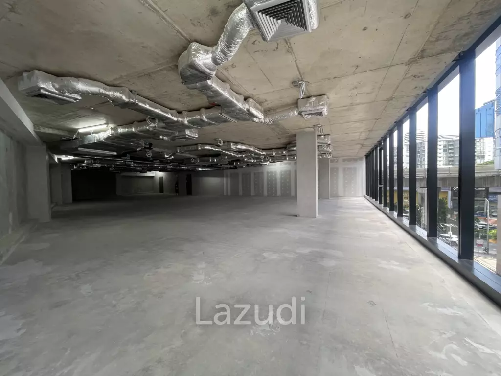 Ultra Luxury Retail Space in Khlong Tan Nuea Watthana
