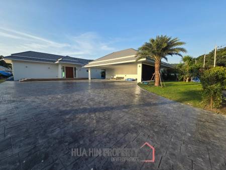 PALM HILLS HOMES  : 4 bed luxury pool villa with Lifetime Golf Membership