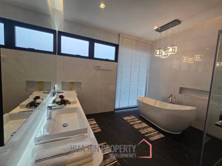 PALM HILLS HOMES  : 4 bed luxury pool villa with Lifetime Golf Membership