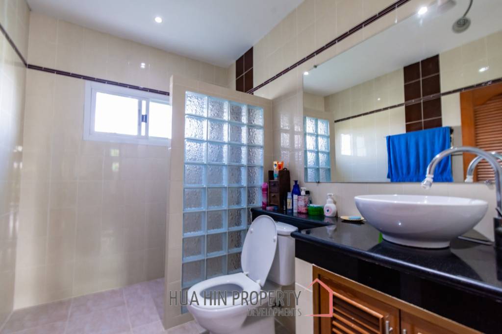 SMART HOUSE VILLAGE 2 : beautiful 3 bed pool villa with sauna and large garden