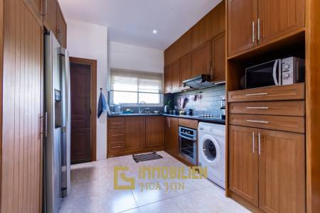 716 metro cuadrado 3 ` 2 Baño Villa de Venta