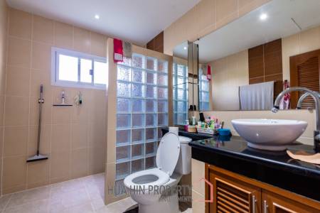 SMART HOUSE VILLAGE 2 : beautiful 3 bed pool villa with sauna and large garden