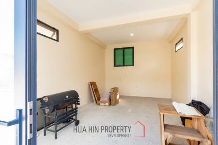 3 bed independent pool villa west of the city
