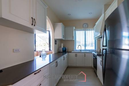 3 bed independent pool villa west of the city