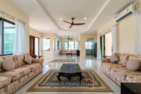 3 bed independent pool villa west of the city