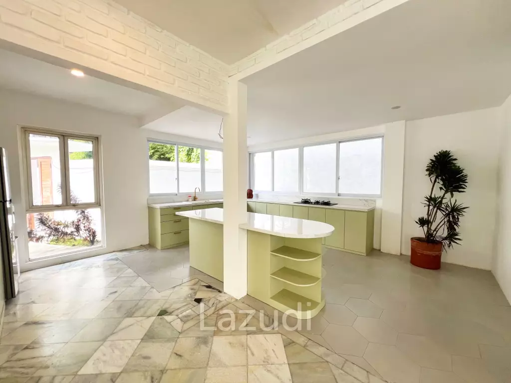 SPACIOUS FREEHOLD VILLA IN SEMINYAK, MOMENTS FROM PETITENGET BEACH