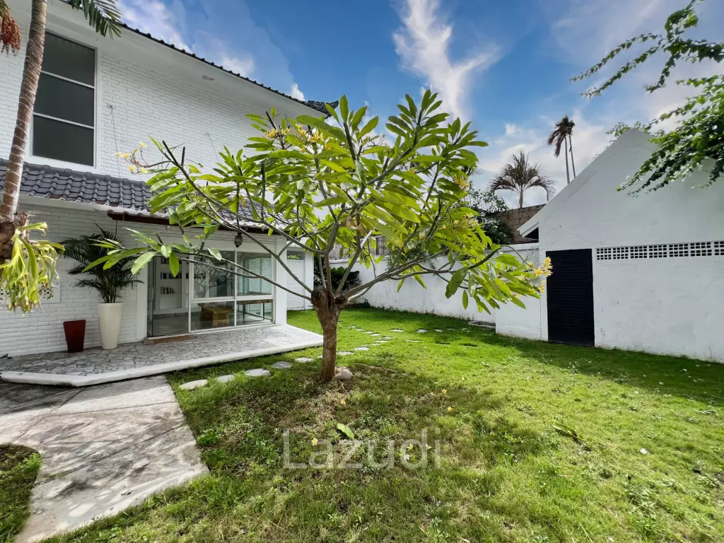 SPACIOUS FREEHOLD VILLA IN SEMINYAK, MOMENTS FROM PETITENGET BEACH