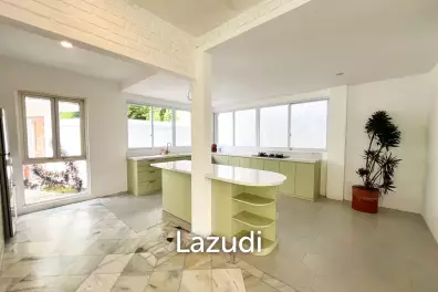 STYLISH SEMINYAK VILLA WITH SPACIOUS LIVING AND POOL