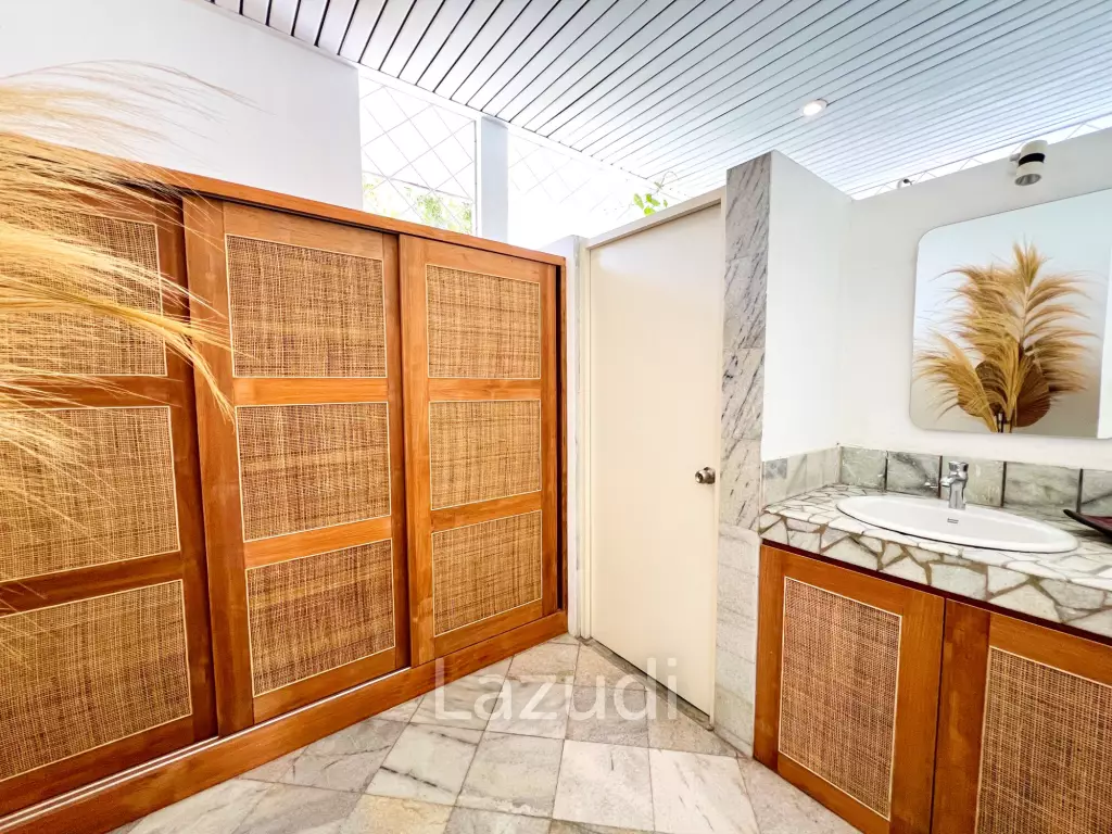 STYLISH SEMINYAK VILLA WITH SPACIOUS LIVING AND POOL