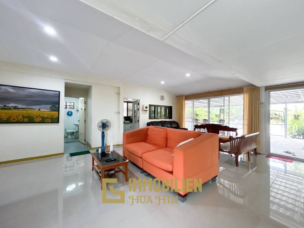 Serene Farm Life in Cha Am : 4-Bedroom Home on 2 Rai