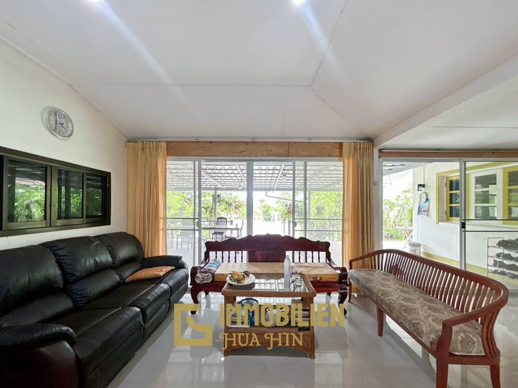 Serene Farm Life in Cha Am : 4-Bedroom Home on 2 Rai