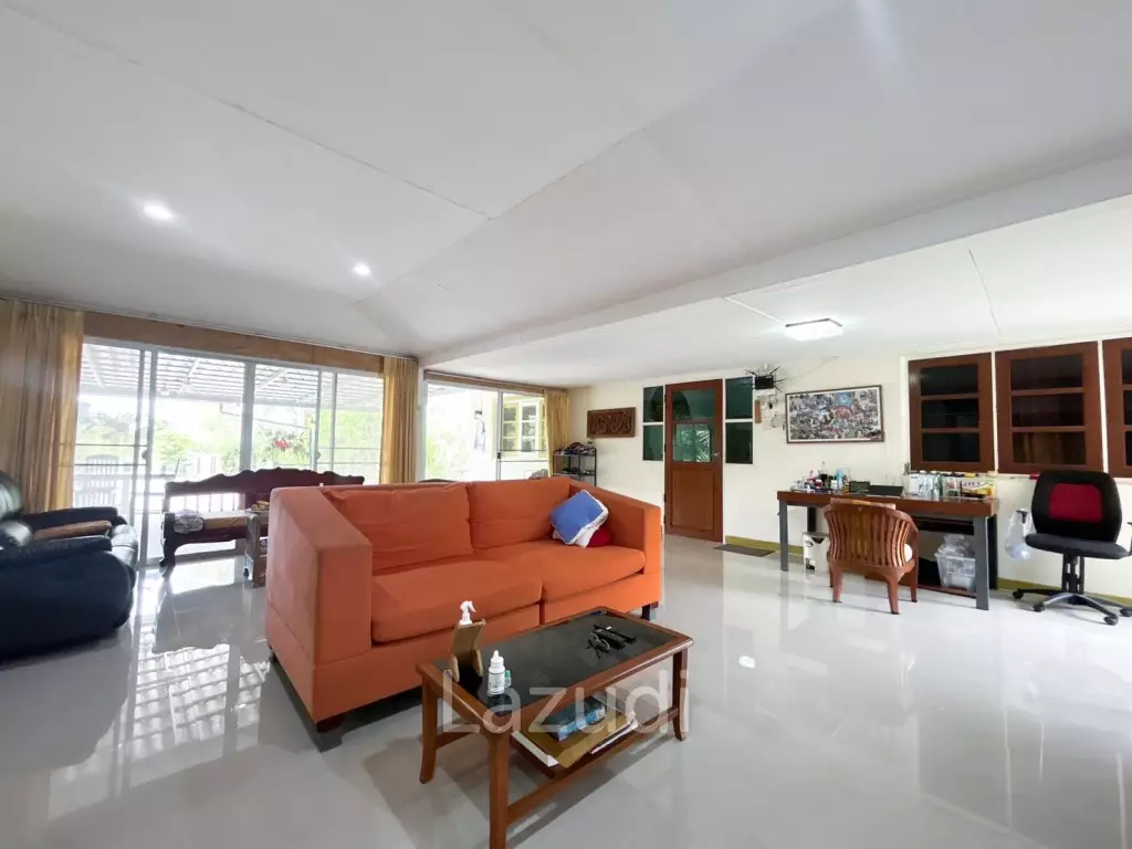 Serene Farm Life in Cha Am : 4-Bedroom Home on 2 Rai