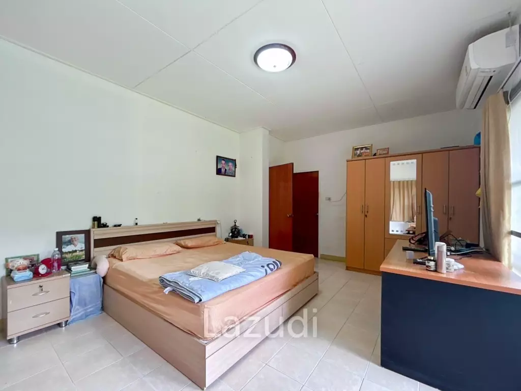 Serene Farm Life in Cha Am : 4-Bedroom Home on 2 Rai