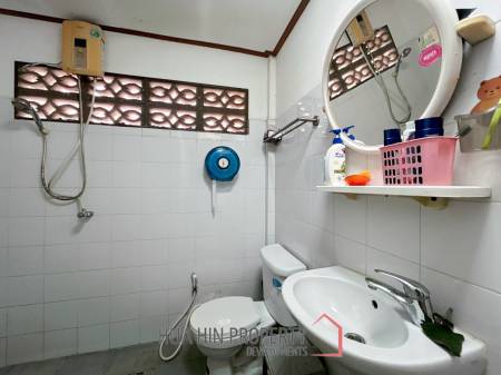Serene Farm Life in Cha Am : 4-Bedroom Home on 2 Rai