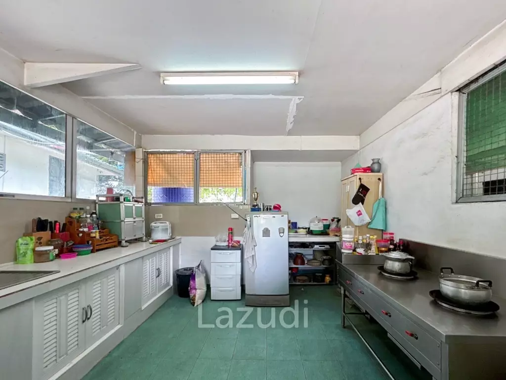 Serene Farm Life in Cha Am : 4-Bedroom Home on 2 Rai