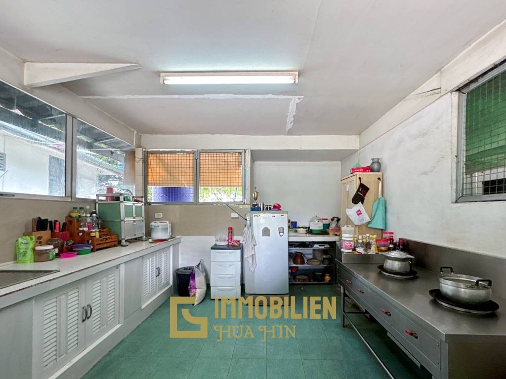 Serene Farm Life in Cha Am : 4-Bedroom Home on 2 Rai