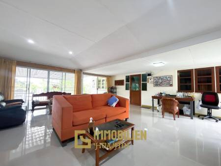 Serene Farm Life in Cha Am: 4-Bedroom Home on 2 Rai