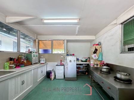 Serene Farm Life in Cha Am: 4-Bedroom Home on 2 Rai